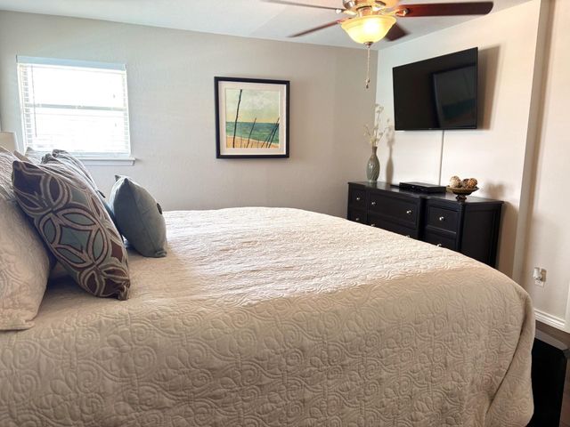 1255 Sailfish Street, Bayou Vista, TX 77563