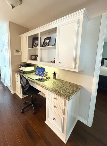 1255 Sailfish Street, Bayou Vista, TX 77563