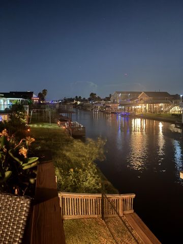 1255 Sailfish Street, Bayou Vista, TX 77563