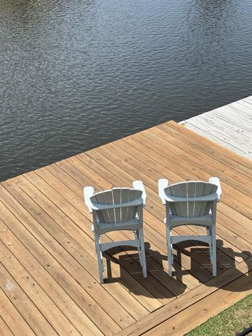 1255 Sailfish Street, Bayou Vista, TX 77563