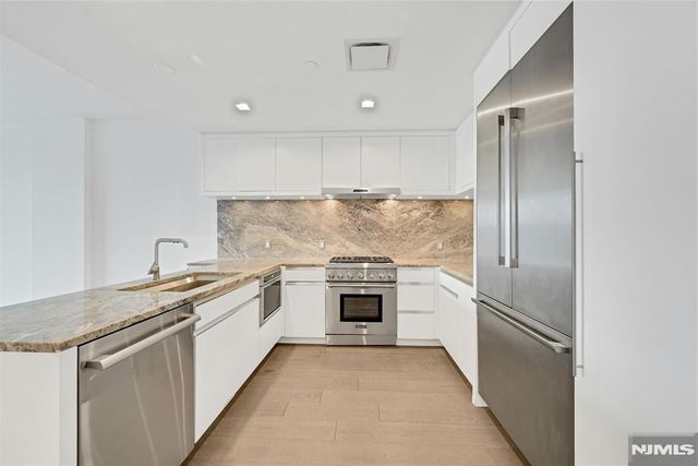 320 Adolphus Avenue 806, Cliffside Park, NJ 07010