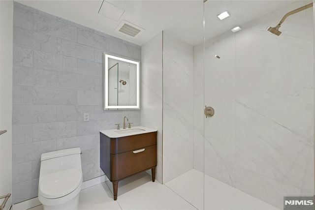 320 Adolphus Avenue 806, Cliffside Park, NJ 07010