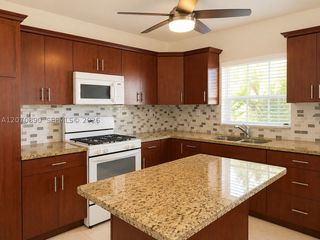325 NE 108th St 1, Miami, FL 33161