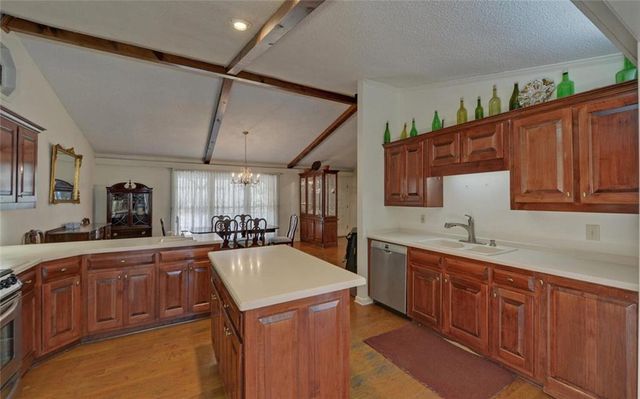 290 Waterfall Drive, Cleveland, GA 30528