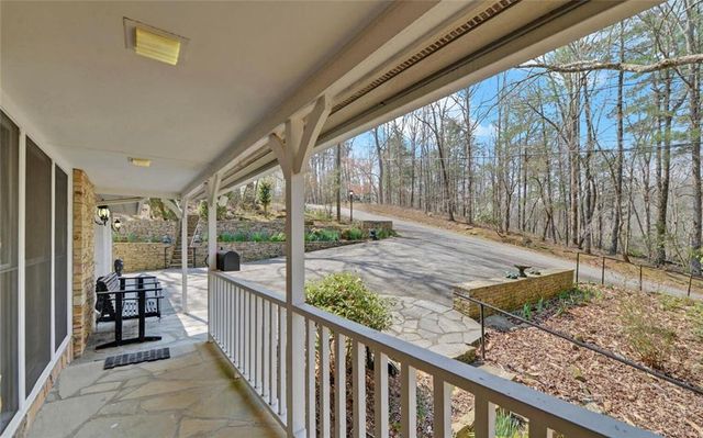 290 Waterfall Drive, Cleveland, GA 30528