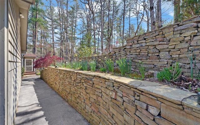 290 Waterfall Drive, Cleveland, GA 30528