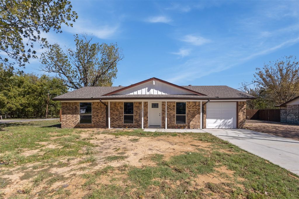 301 Suzanne Street, Palmer, TX 75152