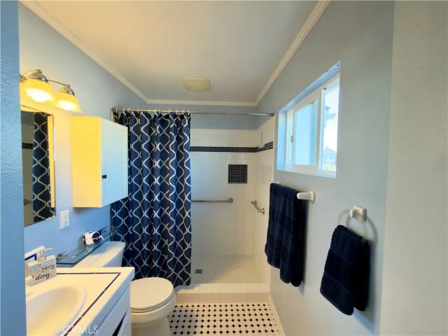 8142 Foxhall Drive, Huntington Beach, CA 92646