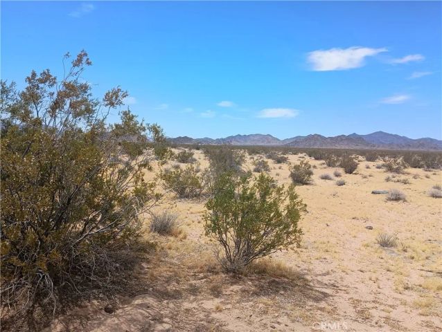 5 North Side, Lucerne Valley, CA 92356
