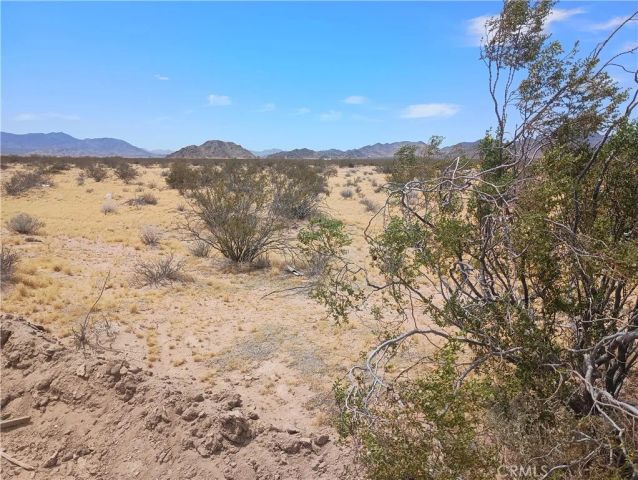 5 North Side, Lucerne Valley, CA 92356