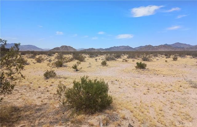 5 North Side, Lucerne Valley, CA 92356