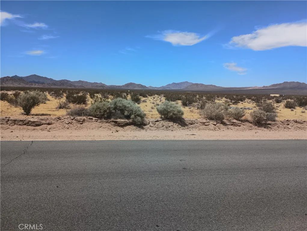 5 North Side, Lucerne Valley, CA 92356