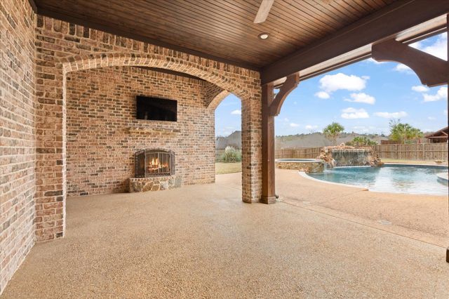 165 Abby Gail Dr., Longview, TX 75605