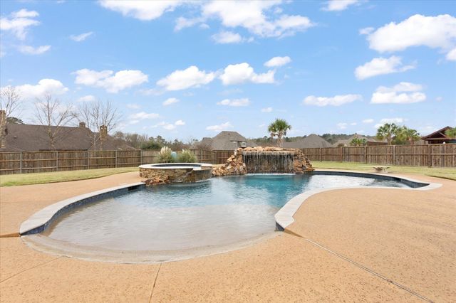 165 Abby Gail Dr., Longview, TX 75605