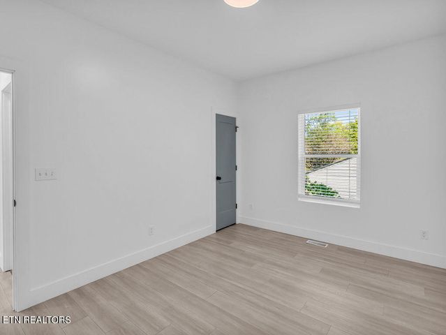 1744 Reynolds St, Knoxville, TN 37921