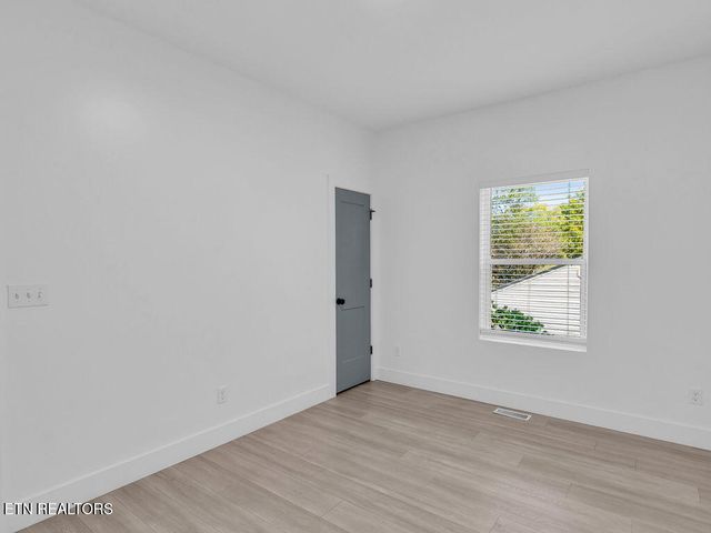 1744 Reynolds St, Knoxville, TN 37921