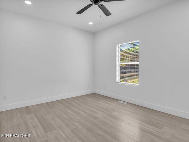 1744 Reynolds St, Knoxville, TN 37921