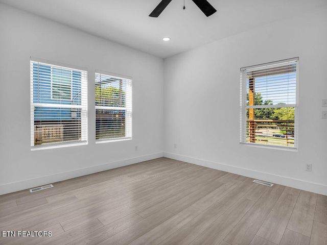 1744 Reynolds St, Knoxville, TN 37921