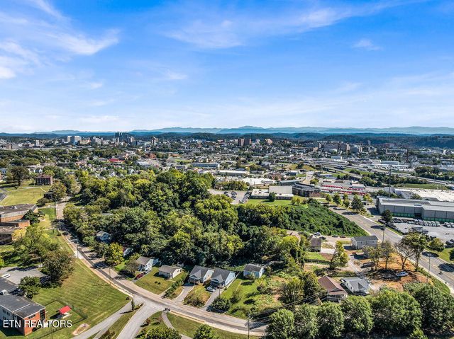 1744 Reynolds St, Knoxville, TN 37921