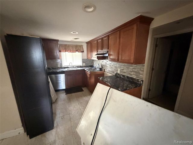 16304 E 10 Mile Road, Eastpointe, MI 48021