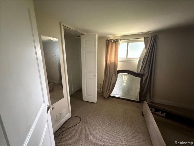16304 E 10 Mile Road, Eastpointe, MI 48021