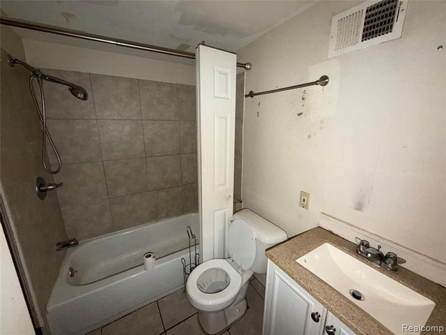 16304 E 10 Mile Road, Eastpointe, MI 48021