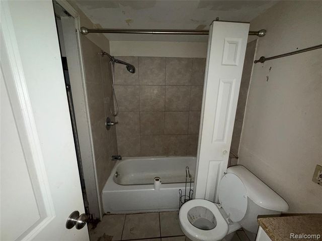 16304 E 10 Mile Road, Eastpointe, MI 48021