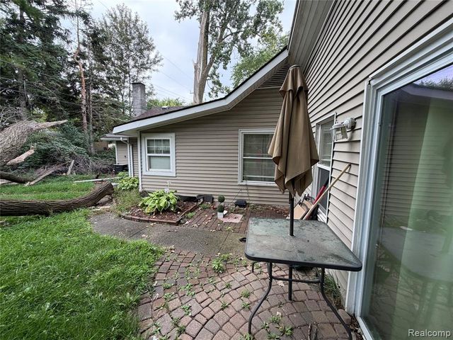 16304 E 10 Mile Road, Eastpointe, MI 48021