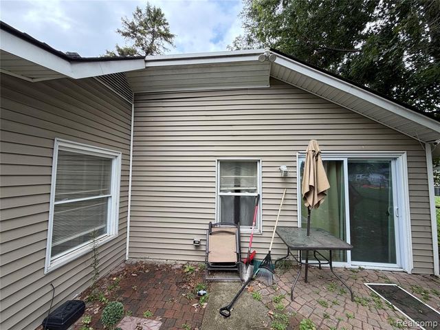16304 E 10 Mile Road, Eastpointe, MI 48021