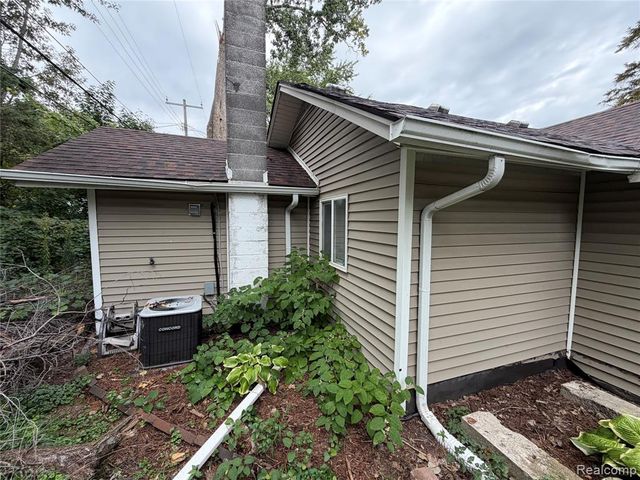 16304 E 10 Mile Road, Eastpointe, MI 48021