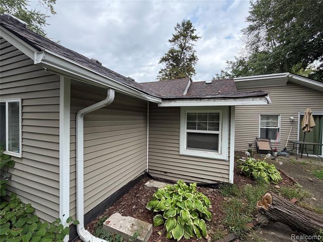 16304 E 10 Mile Road, Eastpointe, MI 48021