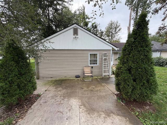 16304 E 10 Mile Road, Eastpointe, MI 48021