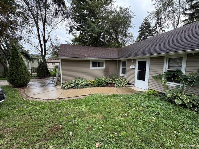 16304 E 10 Mile Road, Eastpointe, MI 48021