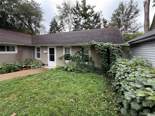 16304 E 10 Mile Road, Eastpointe, MI 48021