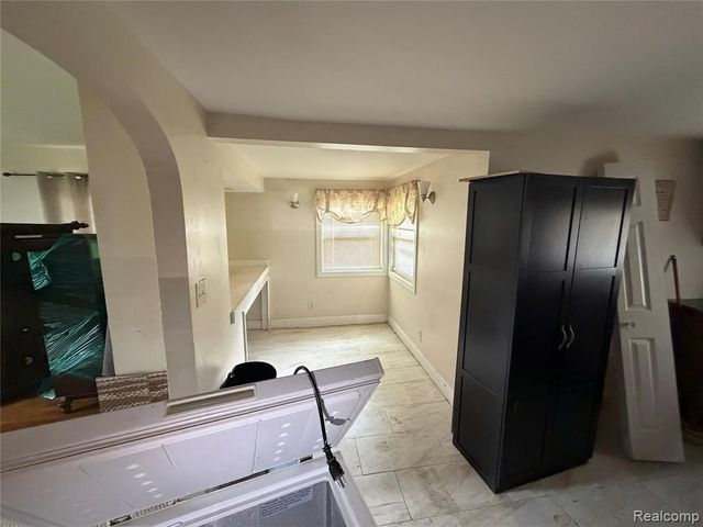 16304 E 10 Mile Road, Eastpointe, MI 48021