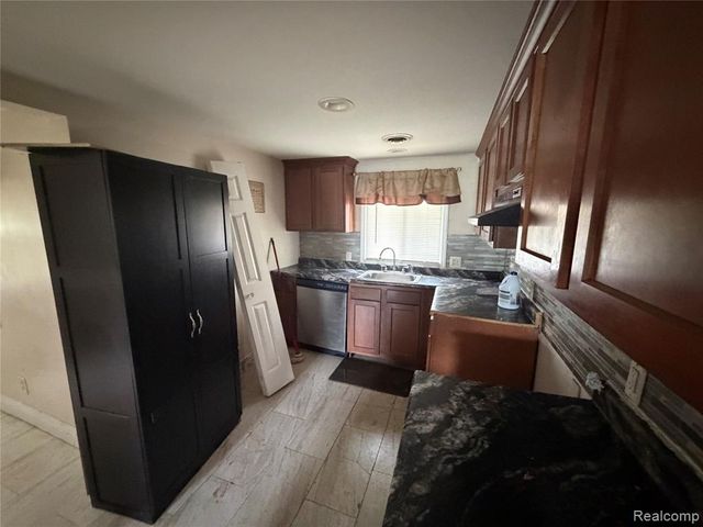 16304 E 10 Mile Road, Eastpointe, MI 48021
