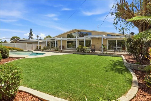 625 Lancer, Corona, CA 92879