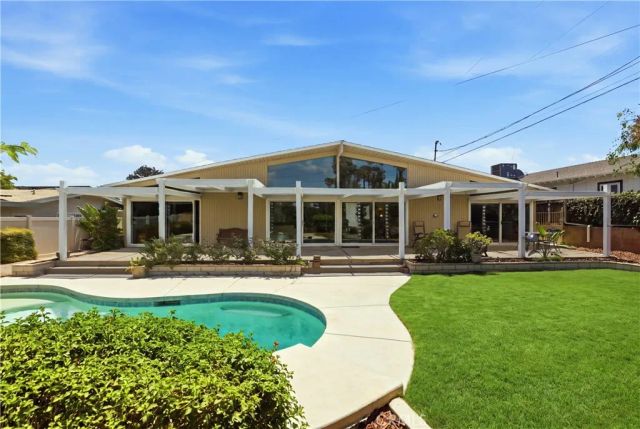 625 Lancer, Corona, CA 92879