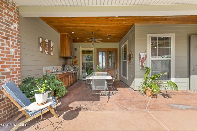 1044 Angelwood Circle, Breaux Bridge, LA 70517