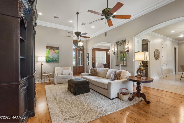 1044 Angelwood Circle, Breaux Bridge, LA 70517