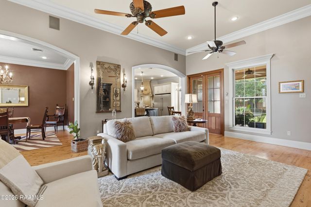 1044 Angelwood Circle, Breaux Bridge, LA 70517