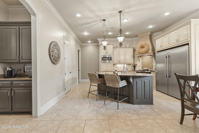 1044 Angelwood Circle, Breaux Bridge, LA 70517