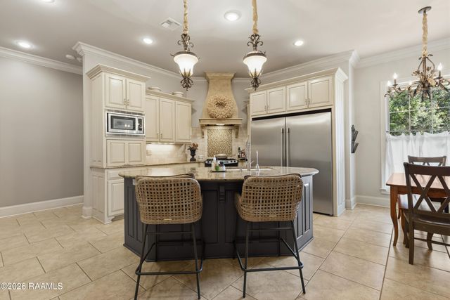 1044 Angelwood Circle, Breaux Bridge, LA 70517