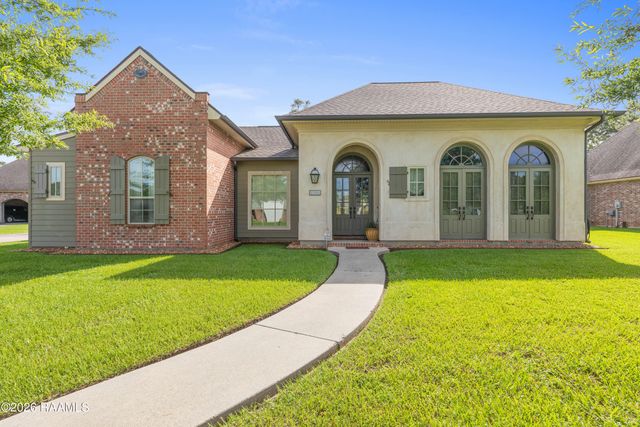 1044 Angelwood Circle, Breaux Bridge, LA 70517