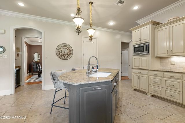 1044 Angelwood Circle, Breaux Bridge, LA 70517