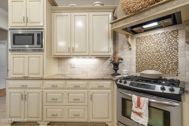 1044 Angelwood Circle, Breaux Bridge, LA 70517