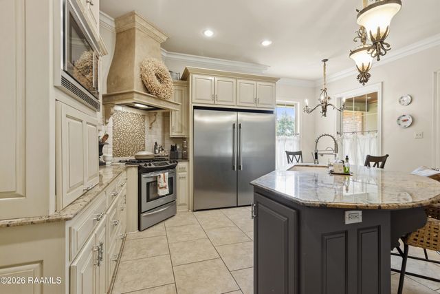 1044 Angelwood Circle, Breaux Bridge, LA 70517