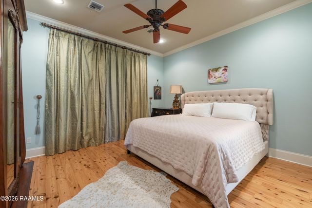 1044 Angelwood Circle, Breaux Bridge, LA 70517