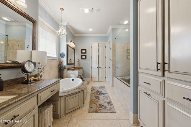 1044 Angelwood Circle, Breaux Bridge, LA 70517