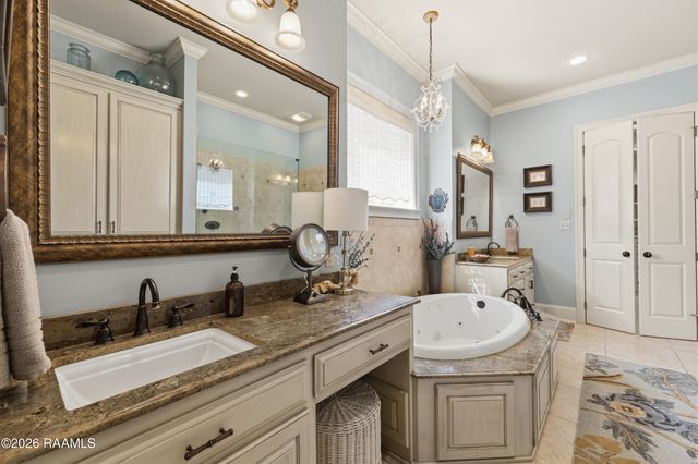 1044 Angelwood Circle, Breaux Bridge, LA 70517